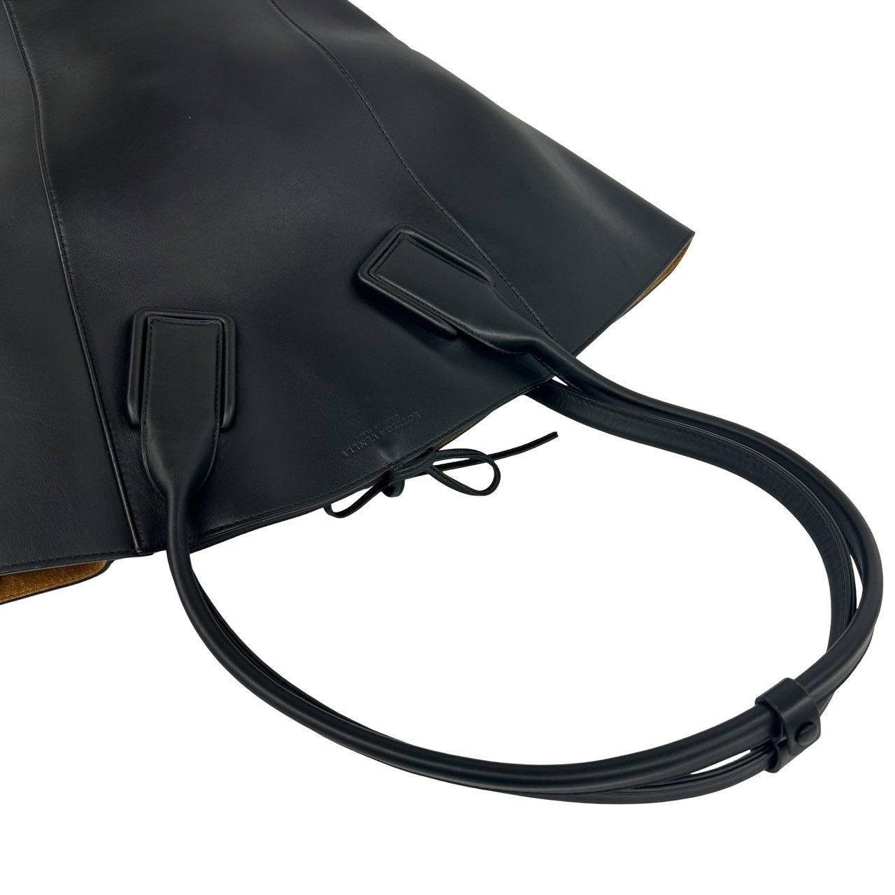 ボッテガヴェネタ トートバック　バケツ型　ブラック 極 美品 袋付き BOTTEGA VENETA ボッテガヴェネタ バスケット ラージ