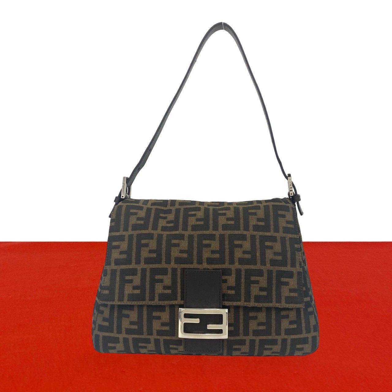 FENDI フェンディ マンマバケット FFロゴ ワンショルダーバッグ 極 美品 FENDI フェンディ マンマバケット ズッカ FF ロゴ 金具