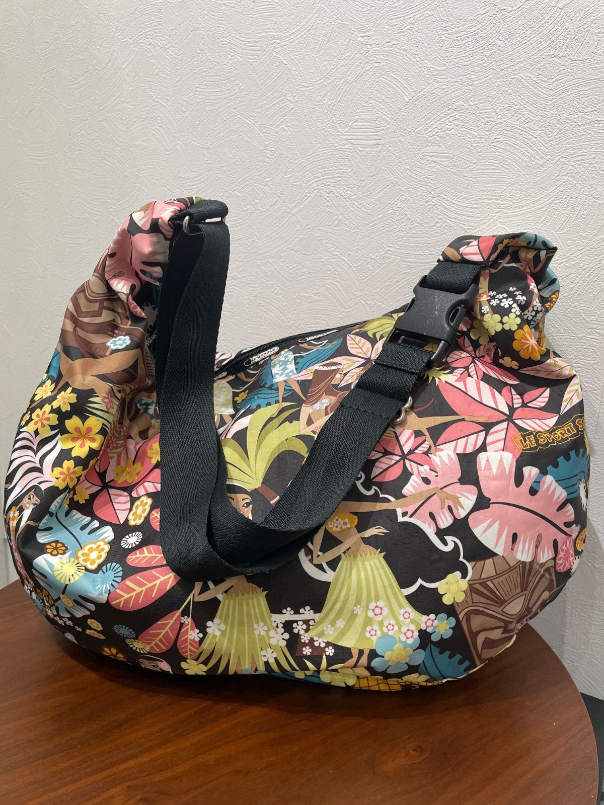 LeSportsac /レスポートサック ハワイアン柄 ショルダーバッグ - メルカリ LeSportsac /レスポートサック ハワイアン柄 ショルダーバッグ - メルカリ