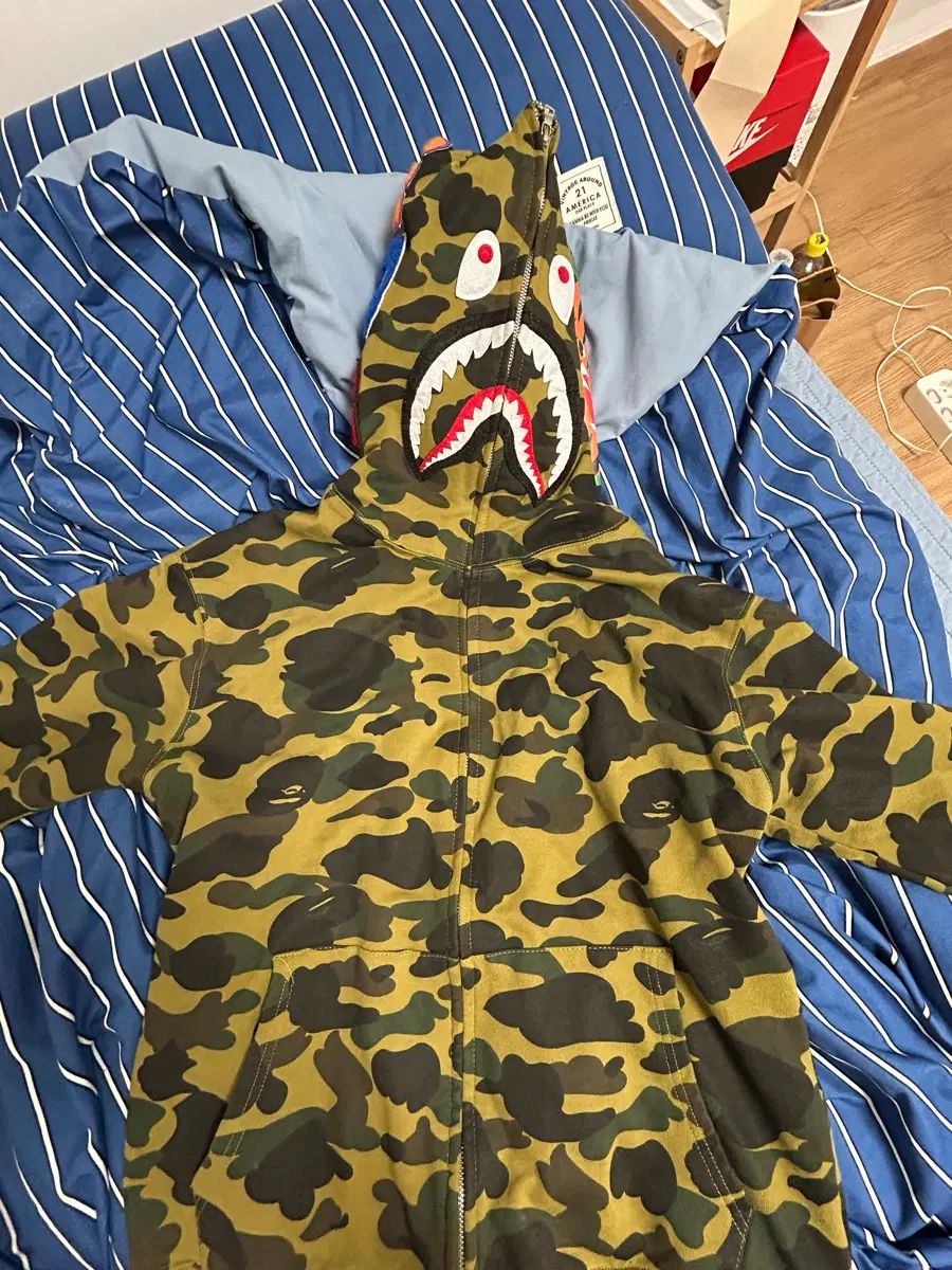 A BATHING APE シャーク カモフラ WHO ジップアップ 迷彩柄 早く 出品