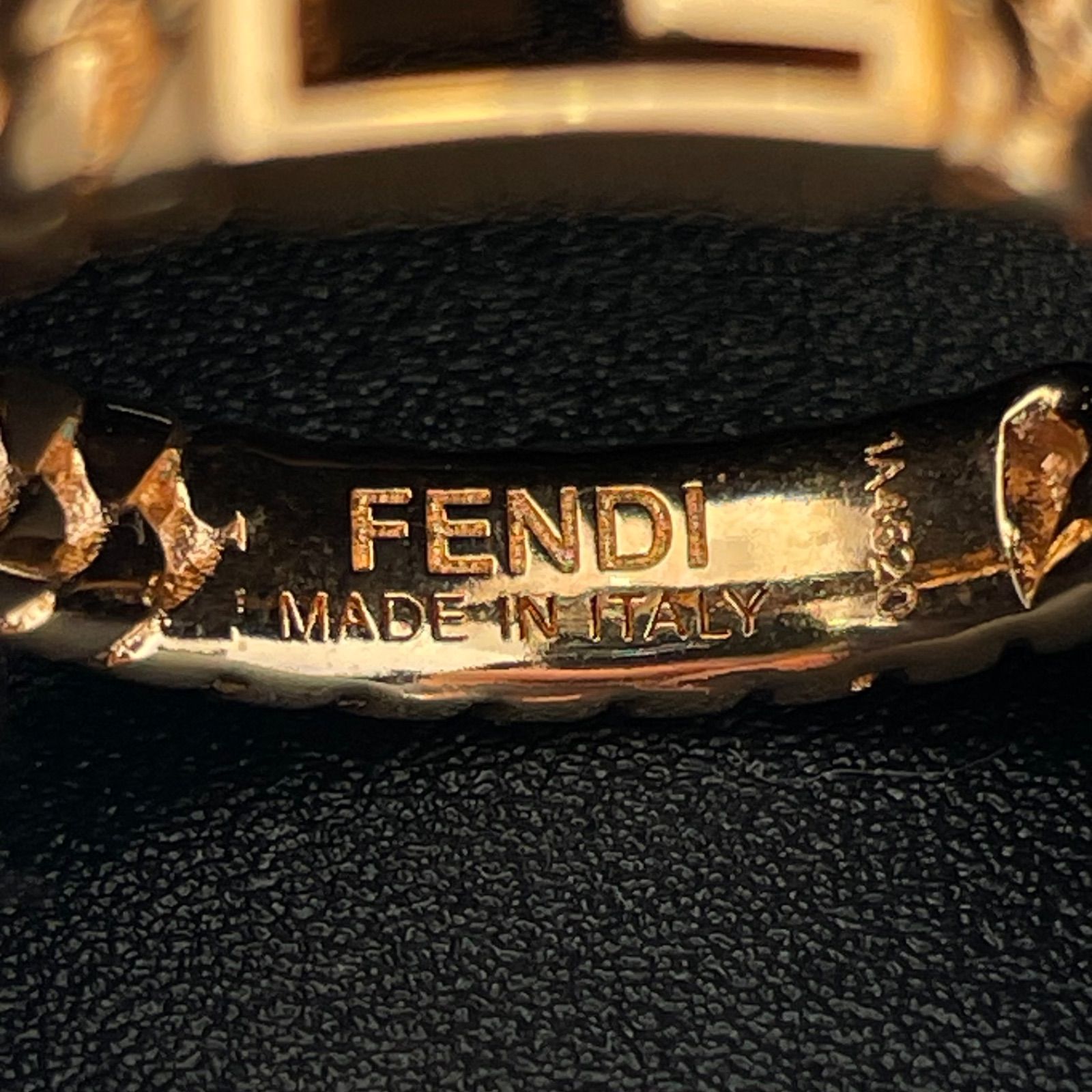 美品 フェンディ FENDI バゲット FFロゴ フープピアス 片耳 ゴールド