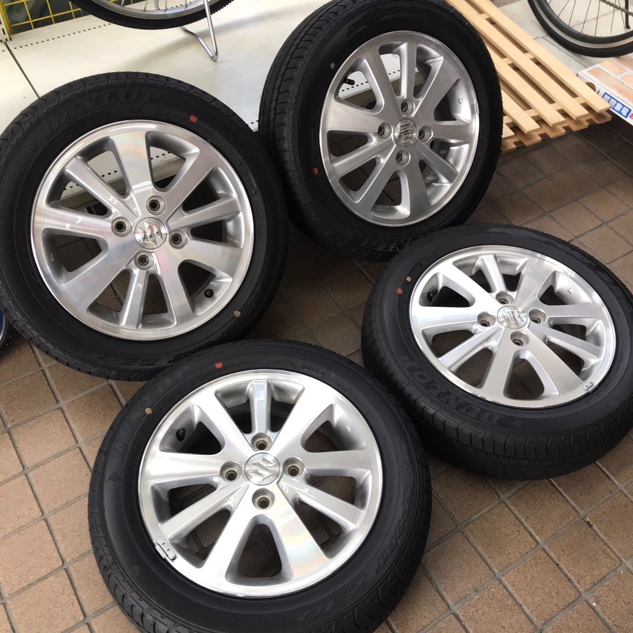 引き取り限定 福岡県 春日市 SUZUKI スズキ DA17W 純正 エブリィ 納車外し ホイール 14インチ 4.5J +50 4穴 PCD100 タイヤ付 ダンロップ SPスポーツ 165/60R14 32,500円