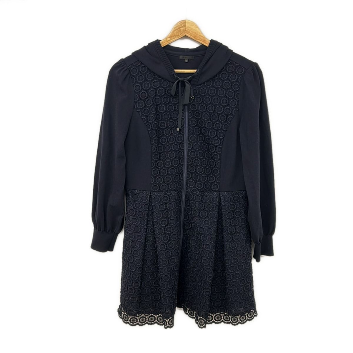 TO BE CHIC(トゥービーシック) コート サイズ40 M レディース美品 - ダークネイビー レース/ジップアップ