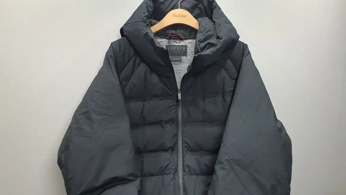 ナイキ ジョーダン エアロフト ダウンアウター XLサイズ (身幅66 そう丈92)
