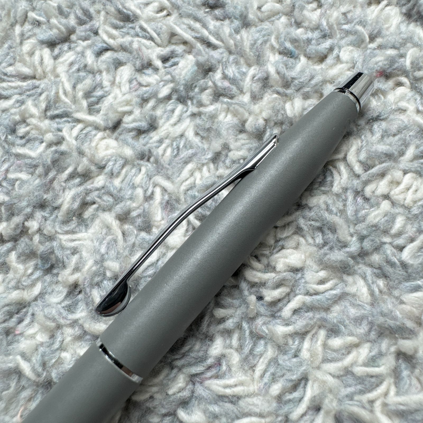 CROSS クロス ボールペン グレー マット シルバー 筆記具 - メルカリ CROSS クロス ボールペン グレー マット シルバー 筆記具 - メルカリ