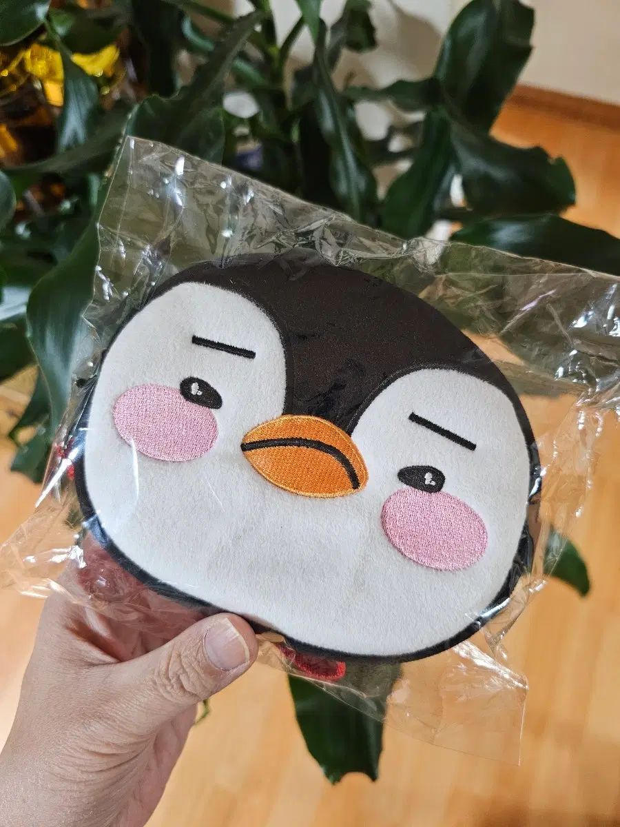 イ・ジュノ(LEE JUNHO) ミッドナイトサン ジャパン いちごペン ポーチ
