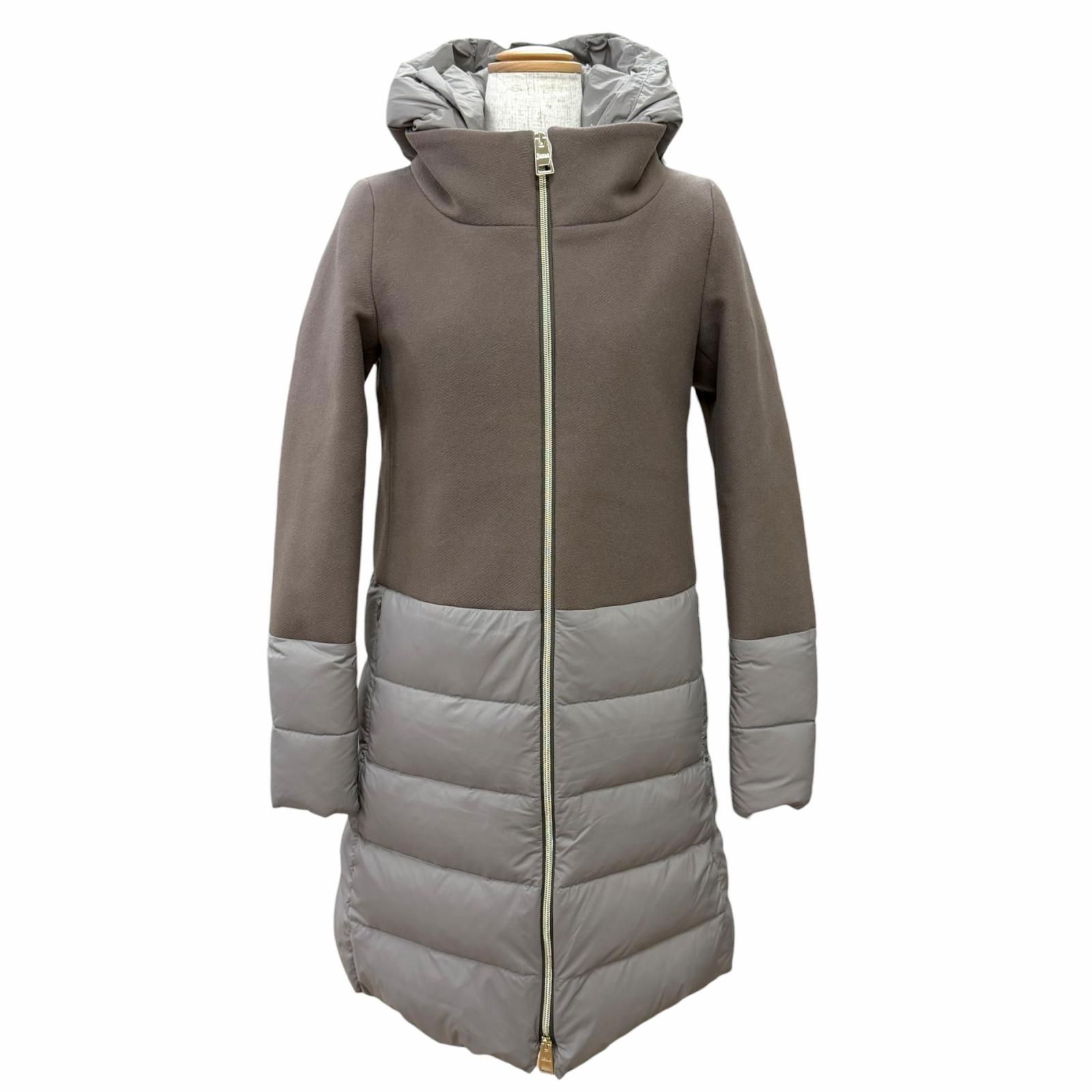 未使用品△Herno ヘルノ PI0848D DIAGONAL WOOL AND NUAGE PARKA ロゴプレート ウール切替 フード付き ダウンコート ブラウン IT 38 伊製 50,400円