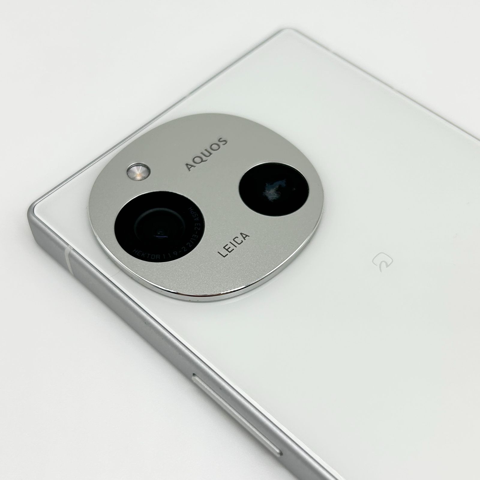 SHARP AQUOS R9 256GB RAM 12GB ホワイト - メルカリ