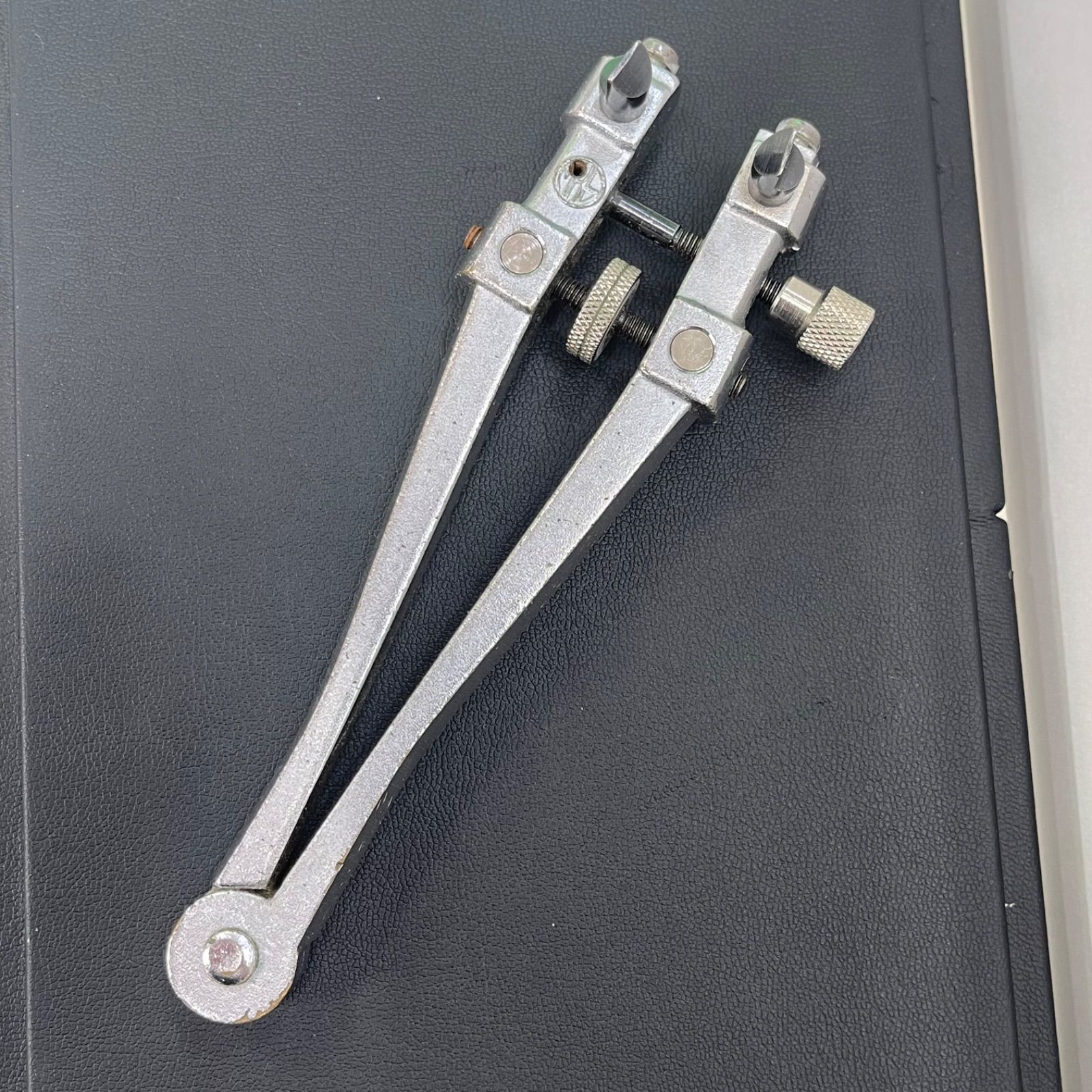 ④時計工具 MKS 明工舎 万能ケースホルダー・MKS 明工舎 側開け器 2爪