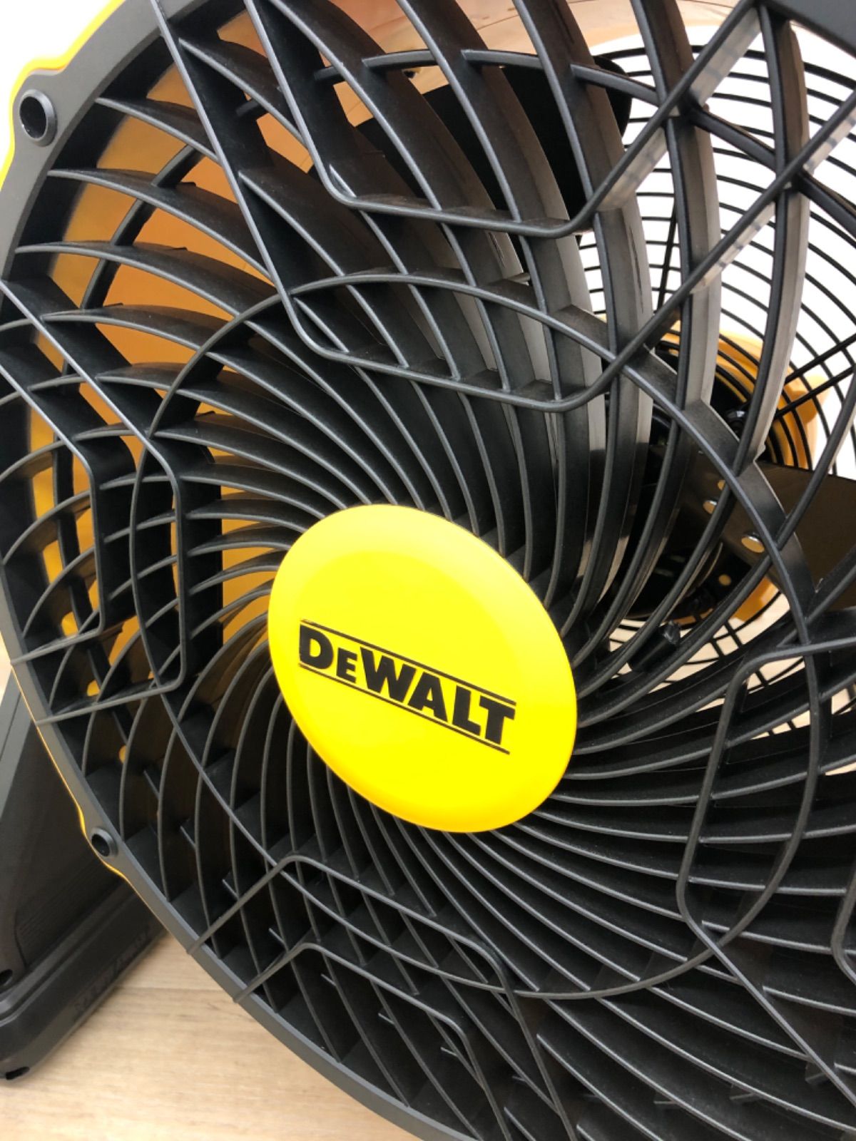 DeWalt 40cm 工場扇 DXF004008 - メルカリ