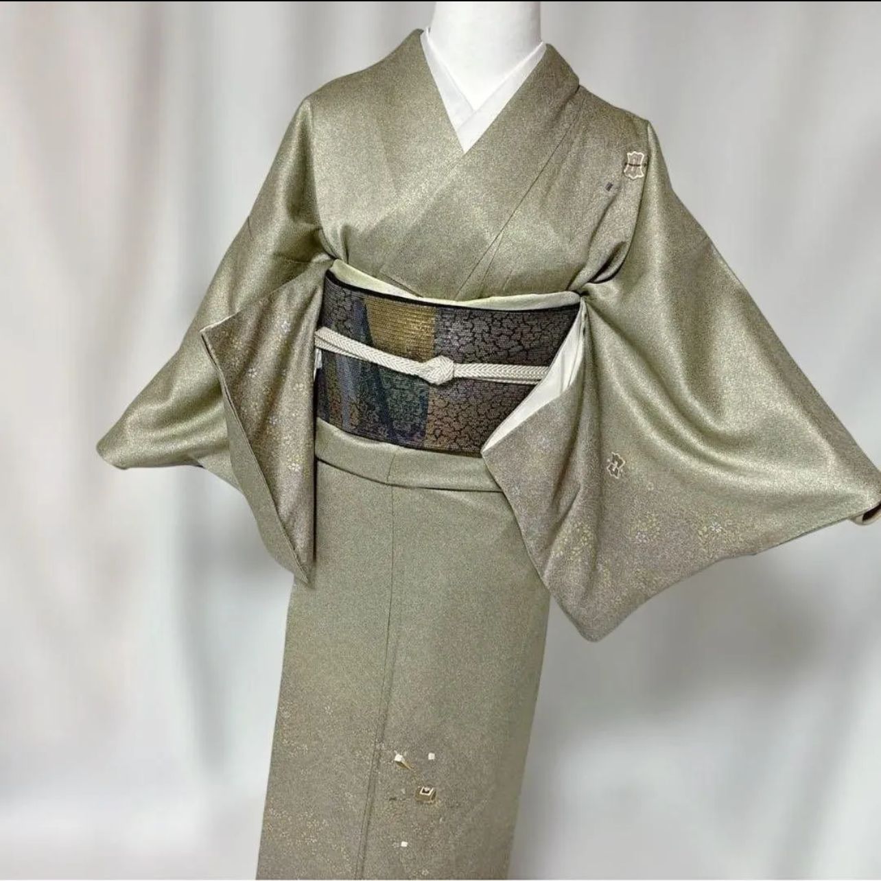 k*w様 ​【最高級総刺繍4点セット】正絹 付下げ 袷 スワトウ・蘇州刺繍 総刺 蘇州刺繍 総刺繍 訪問着 フルセット 4点 正絹 袷 紗菱形地紋 紋付 各種