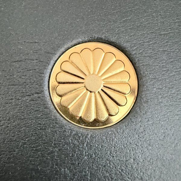 天皇御在位五十年 記念メダル 金色 菊紋 鳳凰 ケース付 昭和レトロ