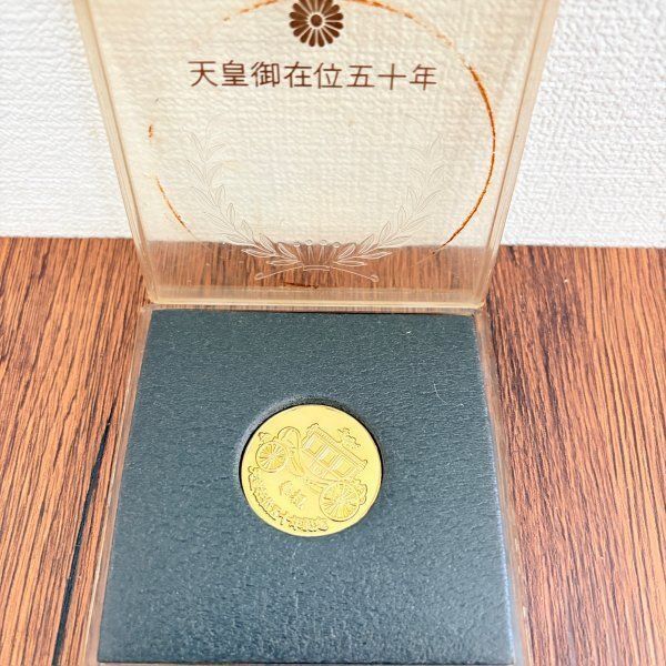 天皇御在位五十年 記念メダル 金色 菊紋 鳳凰 ケース付 昭和レトロ 天皇御在位五十年 記念メダル 金色 菊紋 鳳凰 ケース付 昭和レトロ