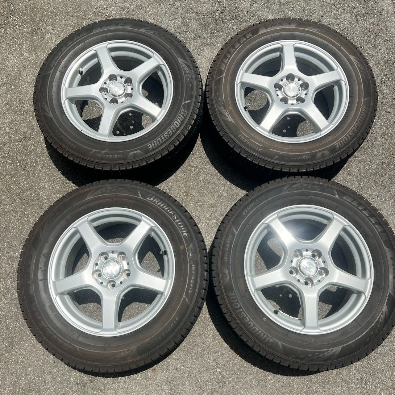 プリウス ZVW30装着 ブリザック VRX3 195/65R15 2022年 15×6J +45