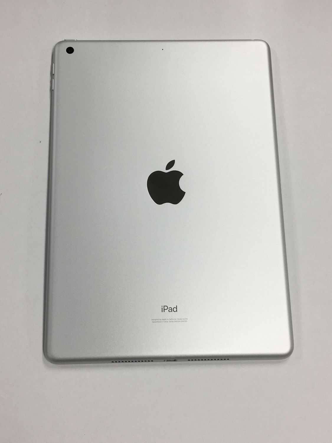 超美品 電池91% Apple iPad 第8世代 32GB WiFiモデル シルバー【動作 超美品 電池91% Apple iPad 第8世代 32GB WiFiモデル シルバー【動作