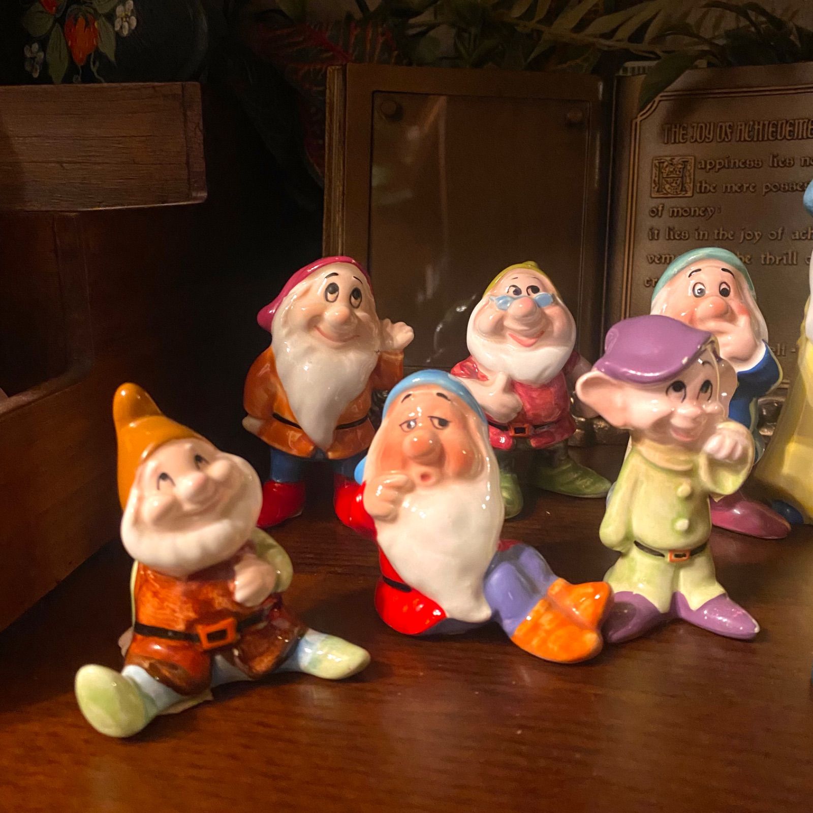 ディズニー 白雪姫と7人の小人 陶器製 置物 8体セット - メルカリ