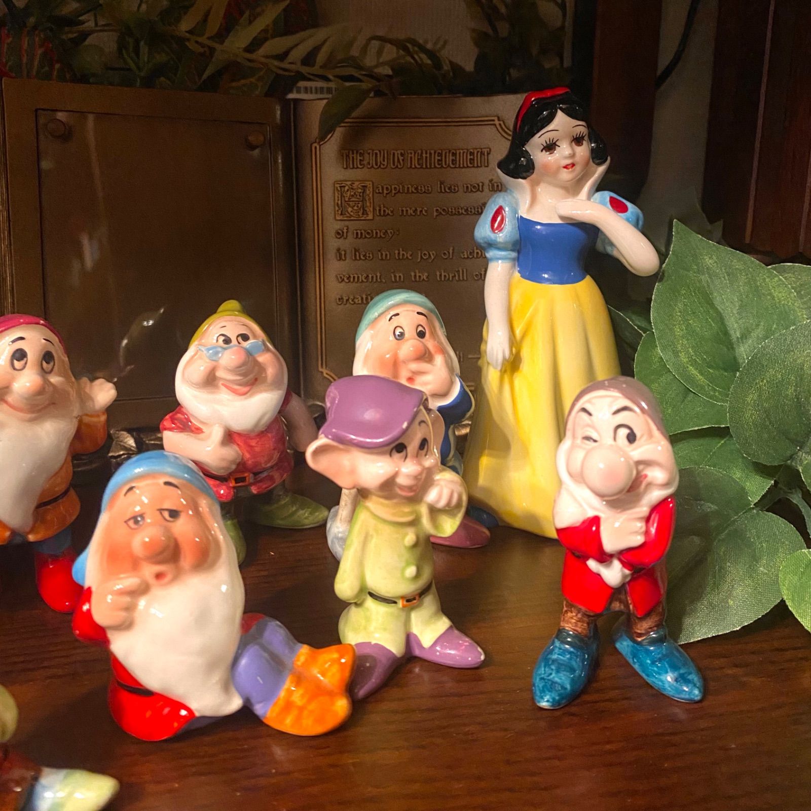 ディズニー 白雪姫と7人の小人 陶器製 置物 8体セット - メルカリ