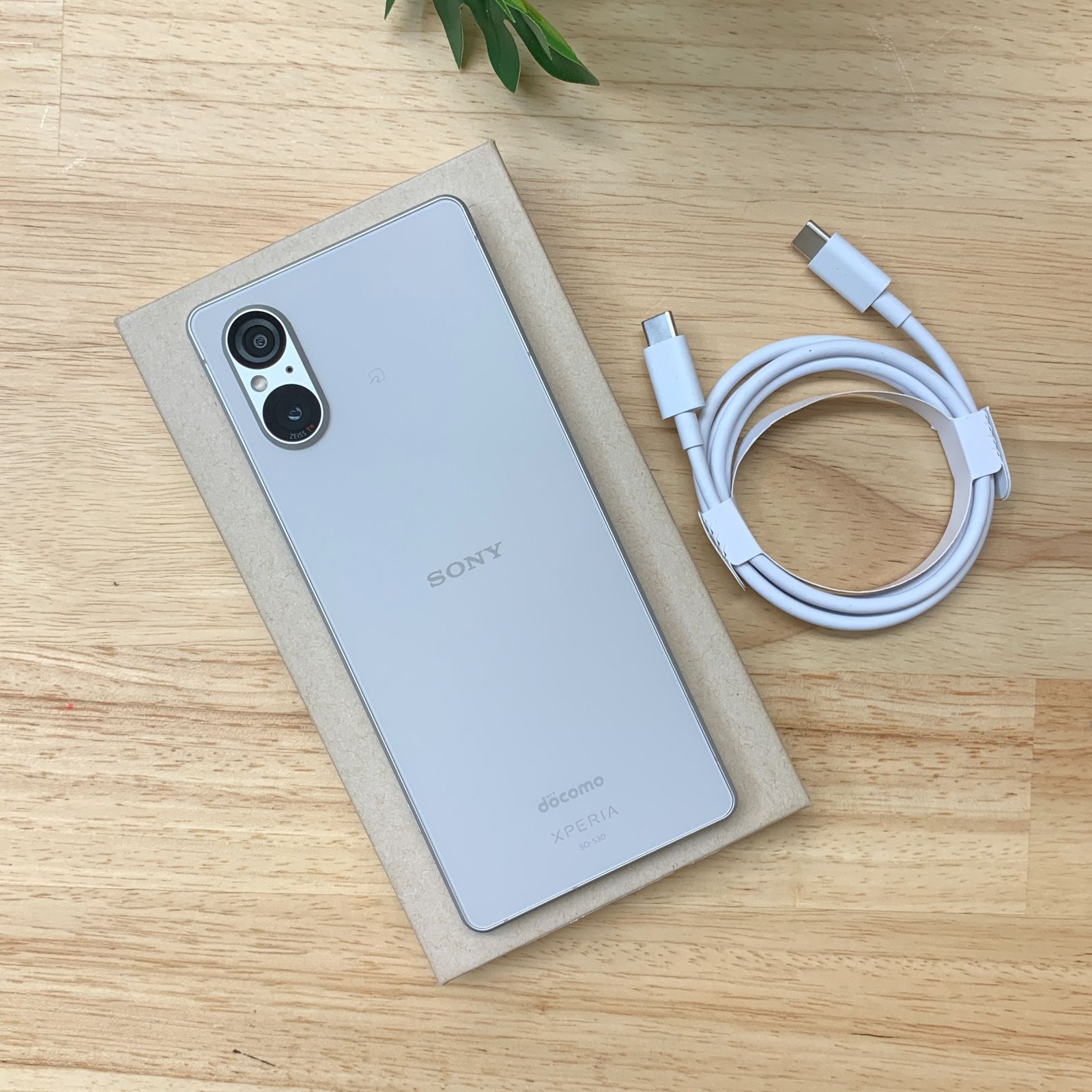 Xperia 5 V SO-53D 128GB プラチナシルバー - メルカリ
