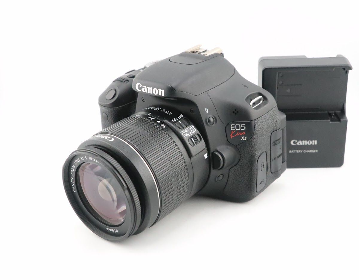 ★極上品★ショット数：3,501回★キヤノン CANON EOS Kiss X5 + EF-S 18-55mm F3.5-5.6 IS II 充電器付★　I0910＃5835