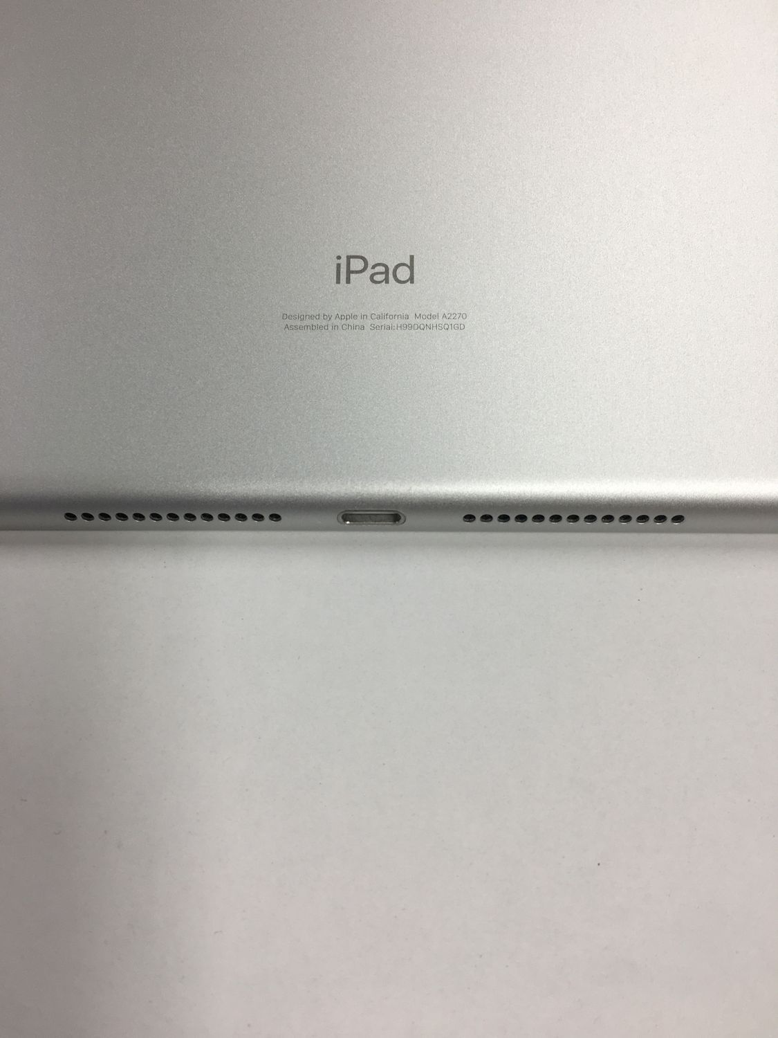 超美品 電池88% Apple iPad 第8世代 32GB WiFiモデル シルバー【動作