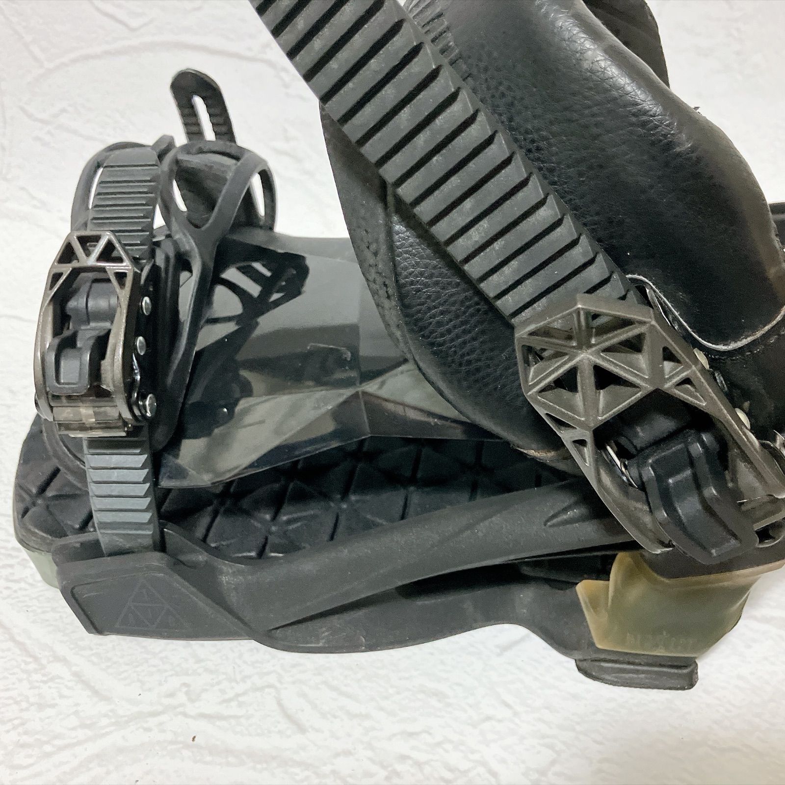 SALOMON サロモン ALIBI アリバイ スノーボード ビンディング