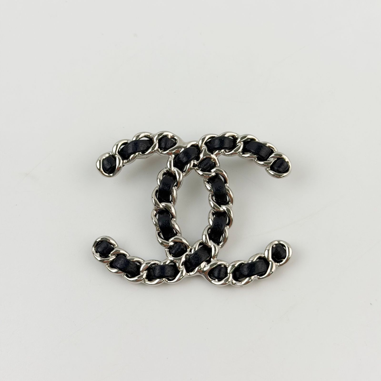 中古】CHANEL シャネル ココマーク レザー編み込み チェーン ブローチ