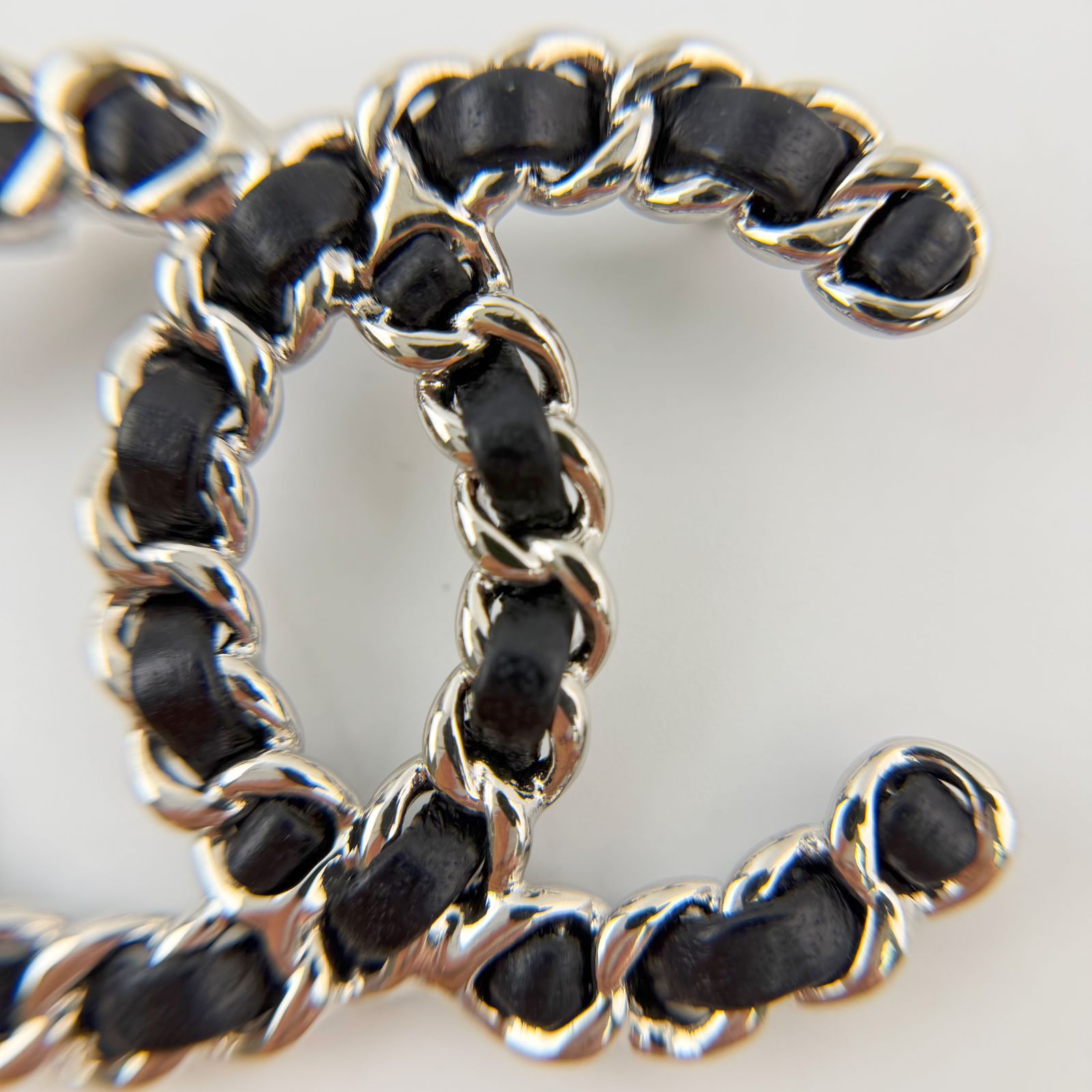中古】CHANEL シャネル ココマーク レザー編み込み チェーン ブローチ