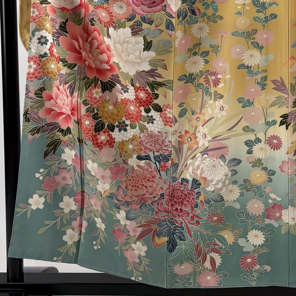 振袖 身丈156cm 裄丈63cm S 袷 牡丹 菊 染め分け 山吹色 正絹 逸品