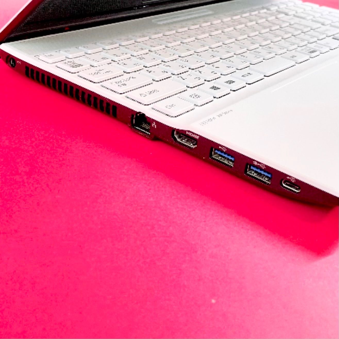 富士通 第8世代Corei7 SSD256GB 8GB 白 - メルカリ