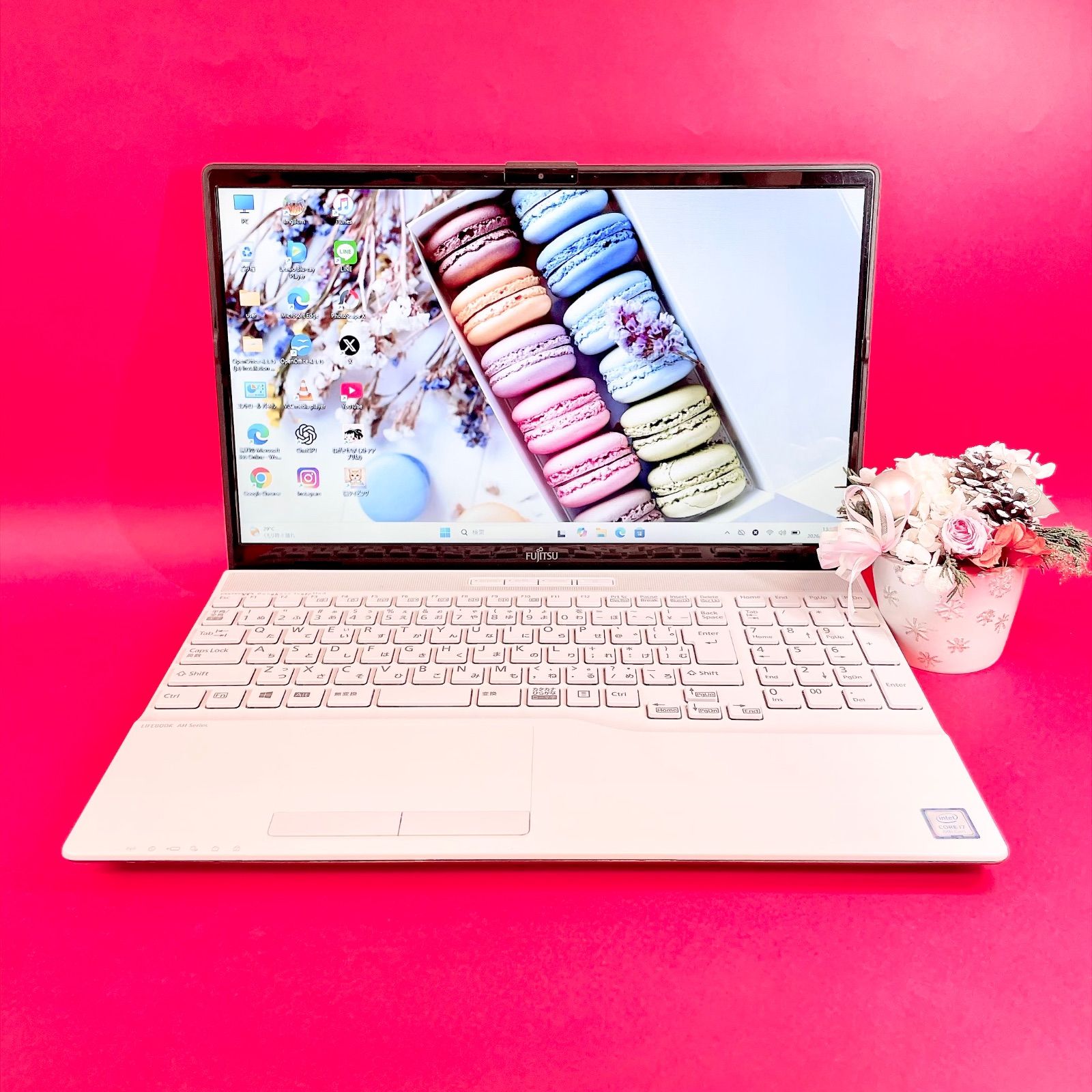 富士通 第8世代Corei7 SSD256GB 8GB 白 - メルカリ