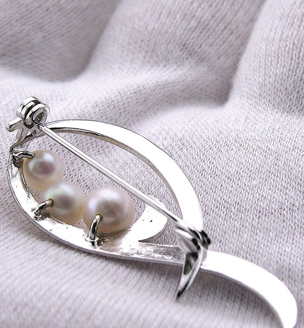 美品 MIKIMOTO アコヤ真珠 3珠ブローチ シルバー E25 - メルカリ