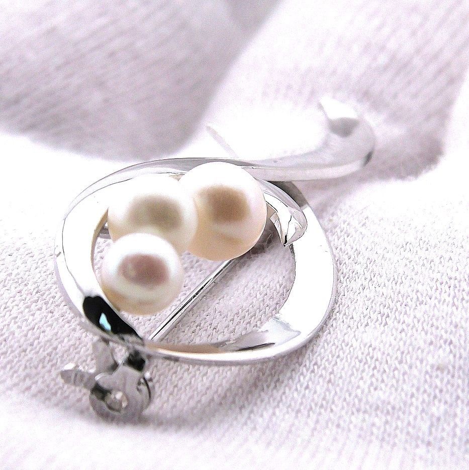 美品 MIKIMOTO アコヤ真珠 3珠ブローチ シルバー E25 - メルカリ