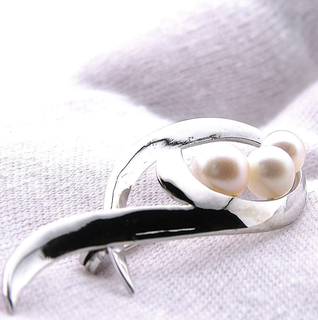 美品 MIKIMOTO アコヤ真珠 3珠ブローチ シルバー E25 - メルカリ