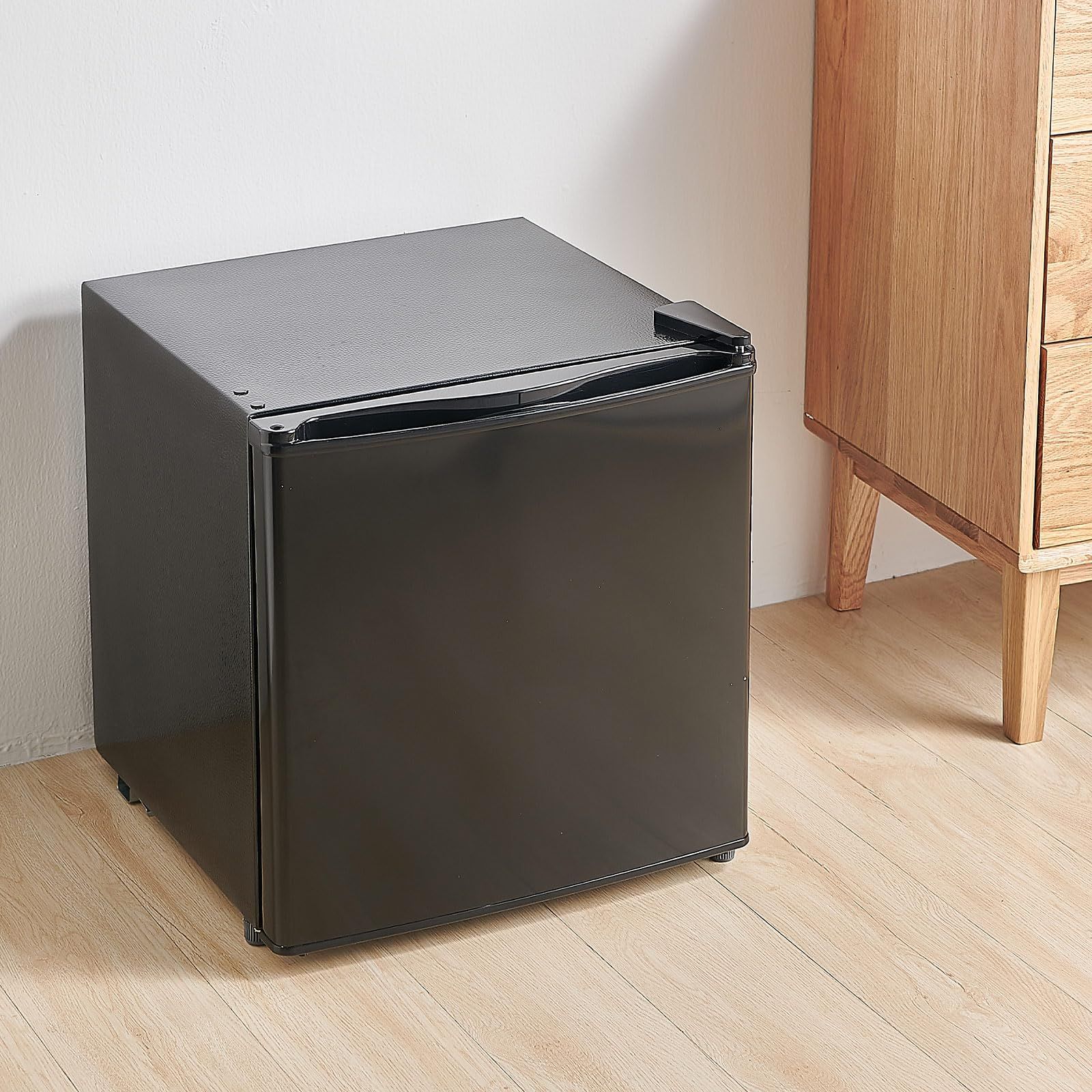 ☆新品☆【暮らしにフィット、左右付け替え可能】 SKK 1ドア冷蔵庫 50L ☆新品☆【暮らしにフィット、左右付け替え可能】 SKK 1ドア冷蔵庫 50L