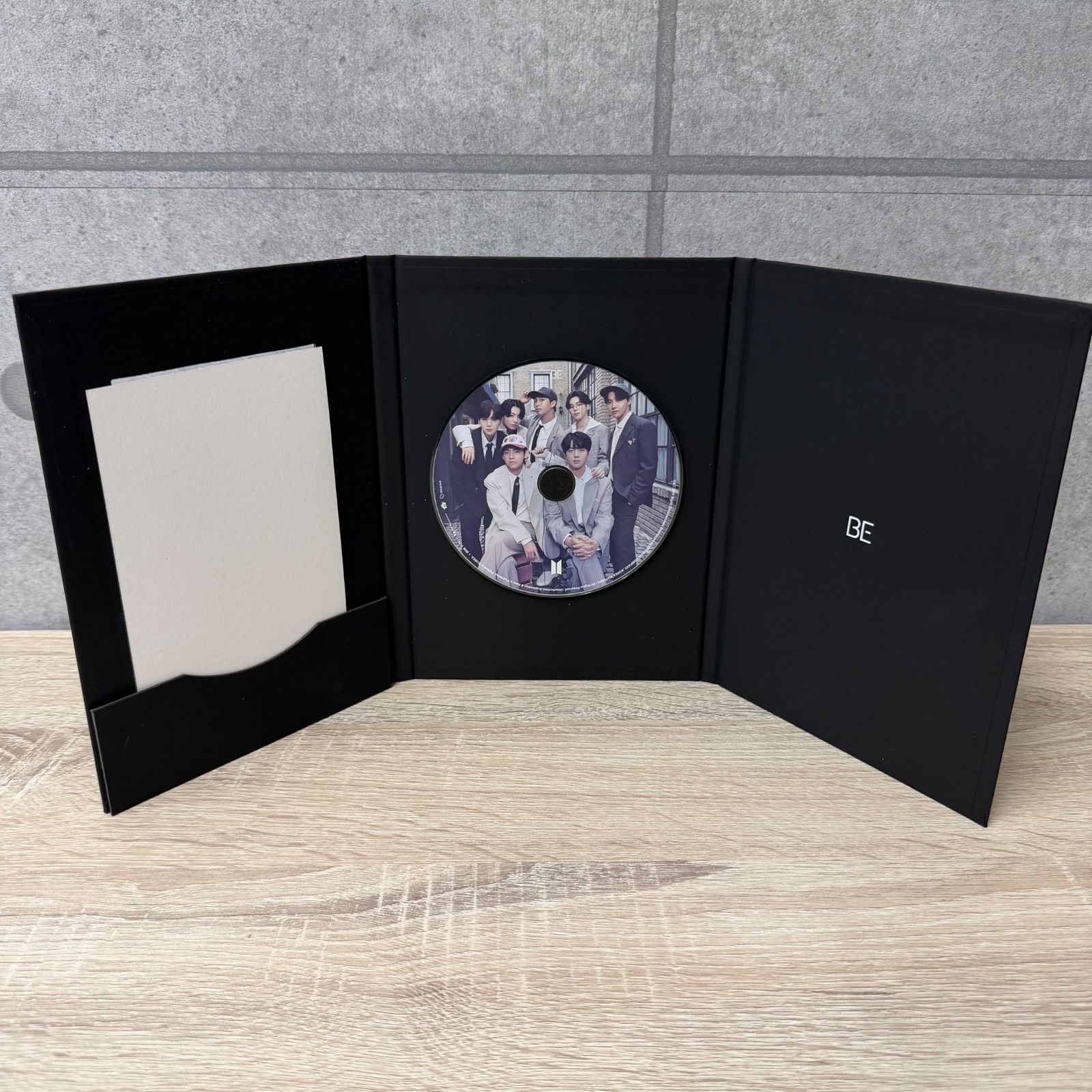 BTS BE Deluxe Edition 初回限定盤 CD フォトカード 付属品多数 - メルカリ