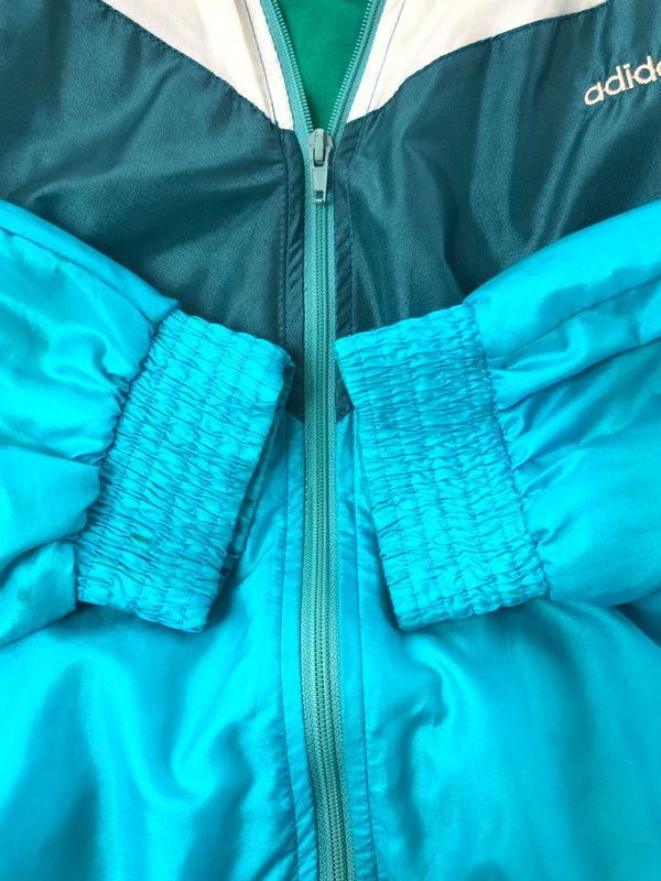 https://assets.mercari-shops-static.com/-/large/plain/2JXKC2PEKMYHeGQdVySTps.jpg@jpg