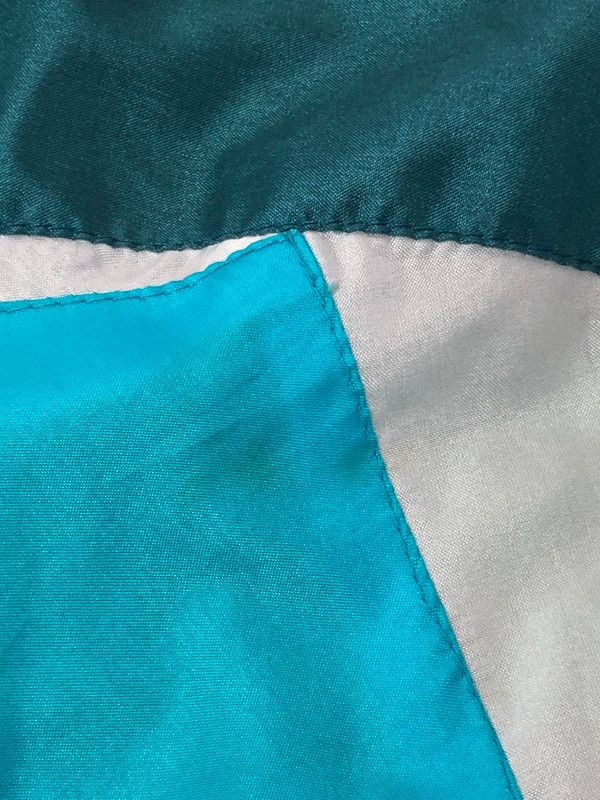 https://assets.mercari-shops-static.com/-/large/plain/2JXKC2PJ8Qe5ZwTyxobiiR.jpg@jpg