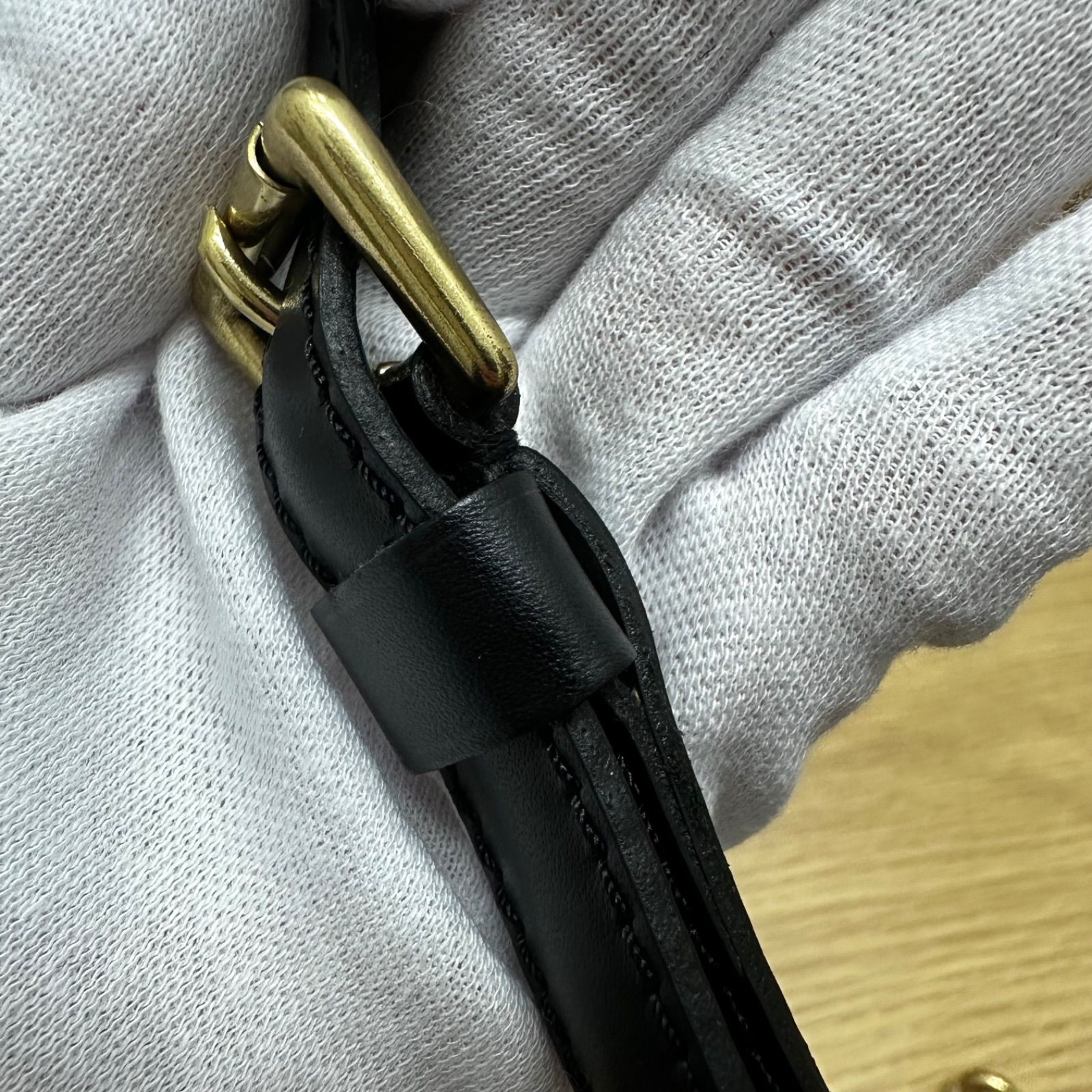 LOUIS VUITTON ルイヴィトン モンソー エピ 黒 ショルダーストラップ