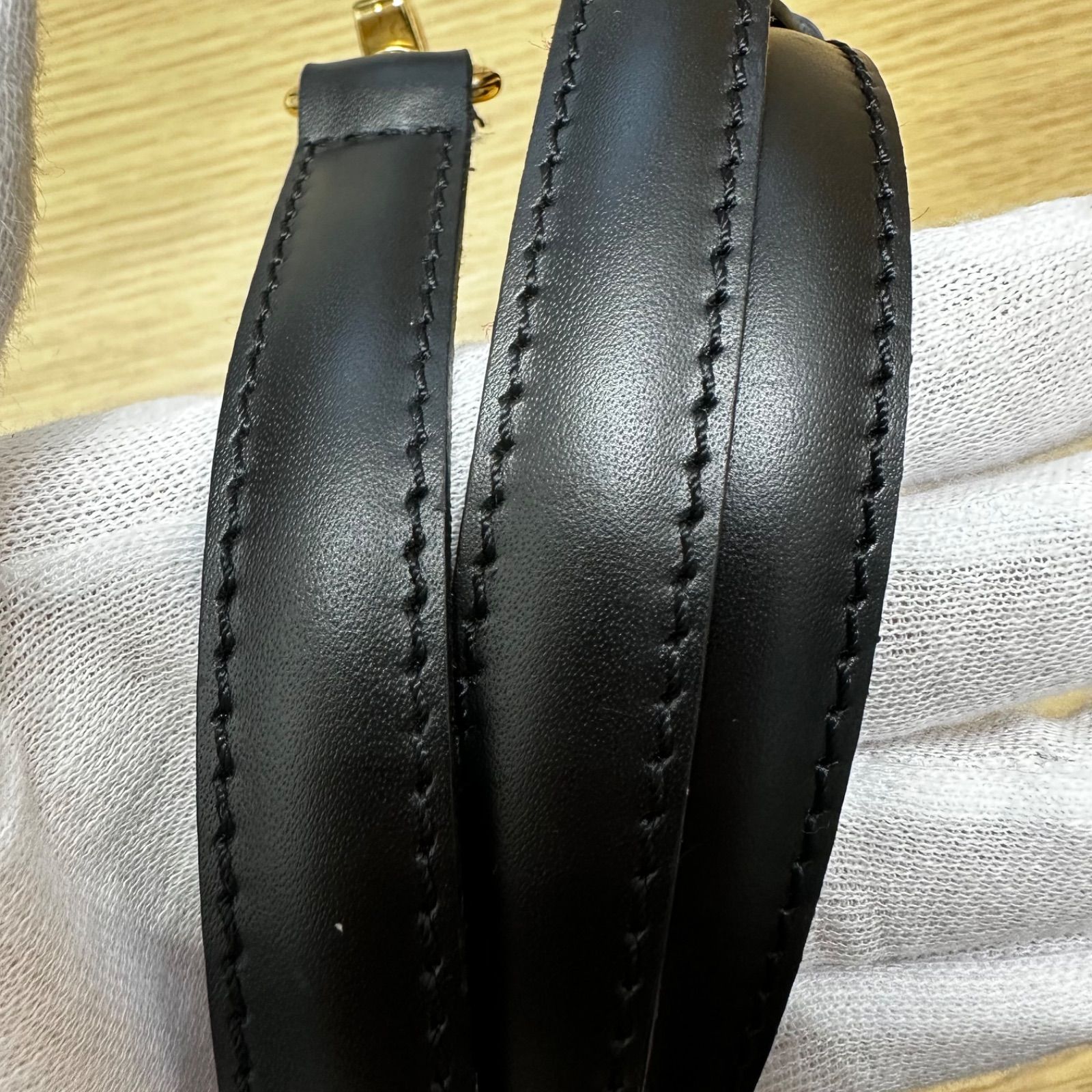 LOUIS VUITTON ルイヴィトン モンソー エピ 黒 ショルダーストラップ
