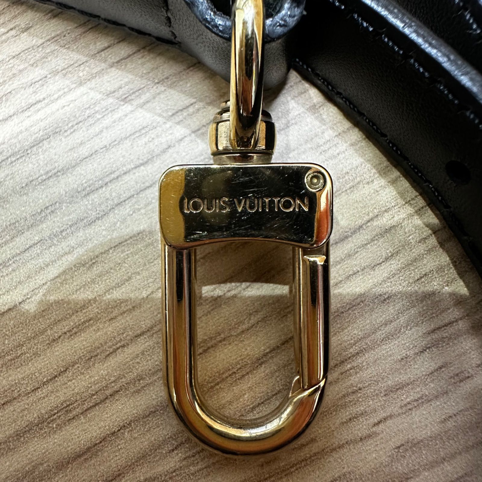 そ*め様 LOUIS VUITTON モノグラム ショルダーストラップ 取り外し LOUIS VUITTON ルイヴィトン モンソー エピ 黒 ショルダーストラップ