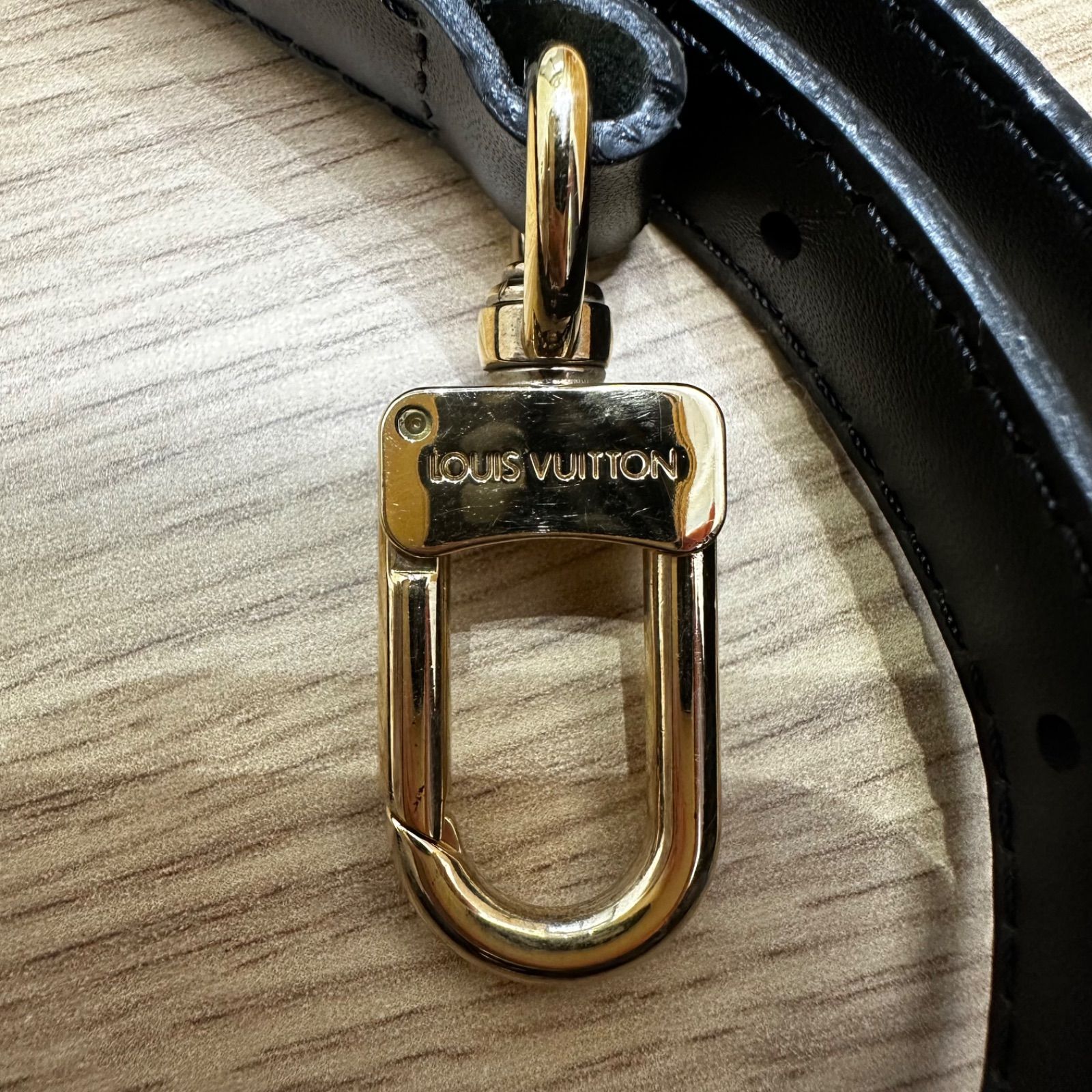 LOUIS VUITTON ルイヴィトン モンソー エピ 黒 ショルダーストラップ