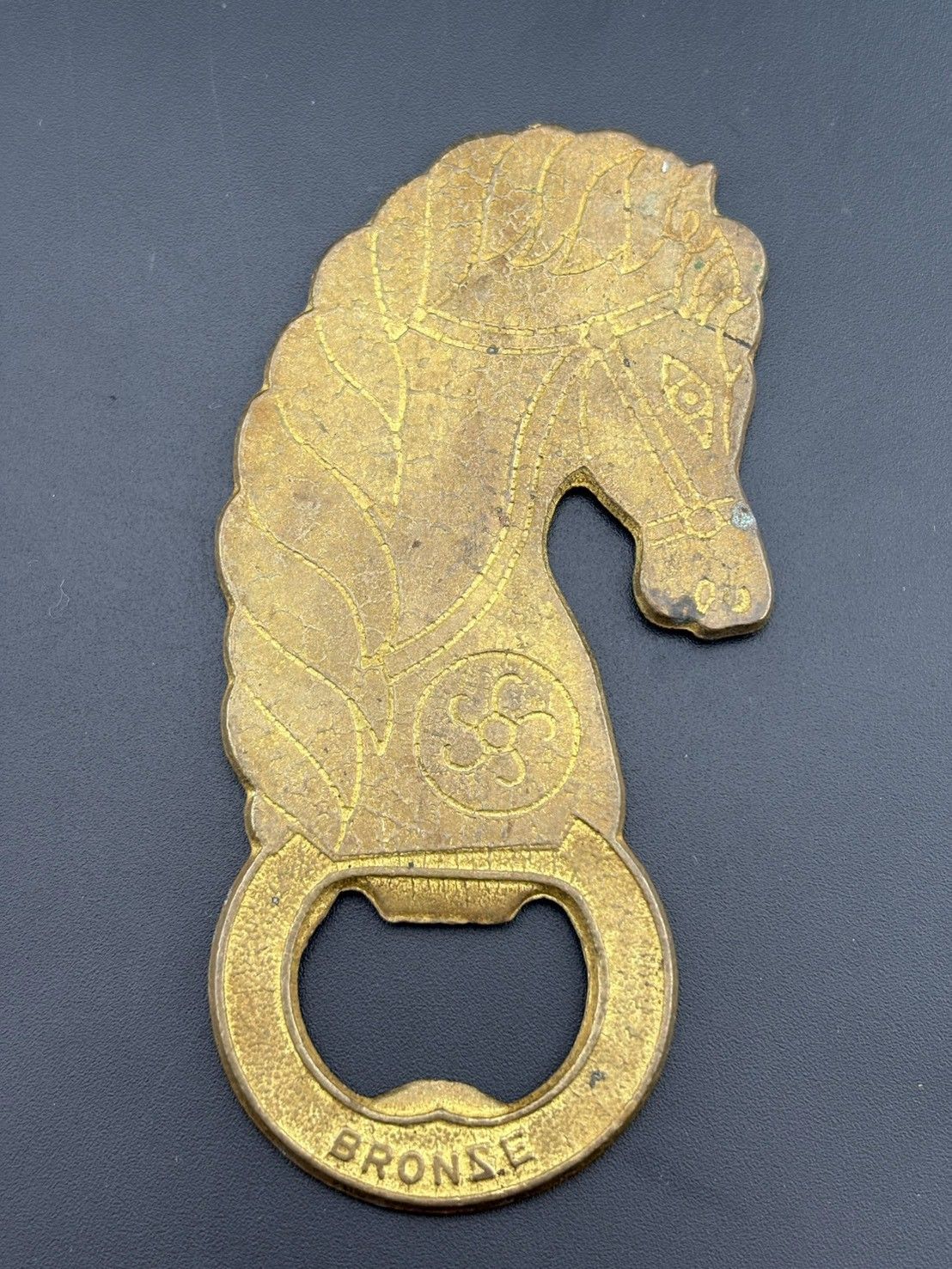 中古品】 馬の頭部をモチーフにした、ギリシャ製のヴィンテージな