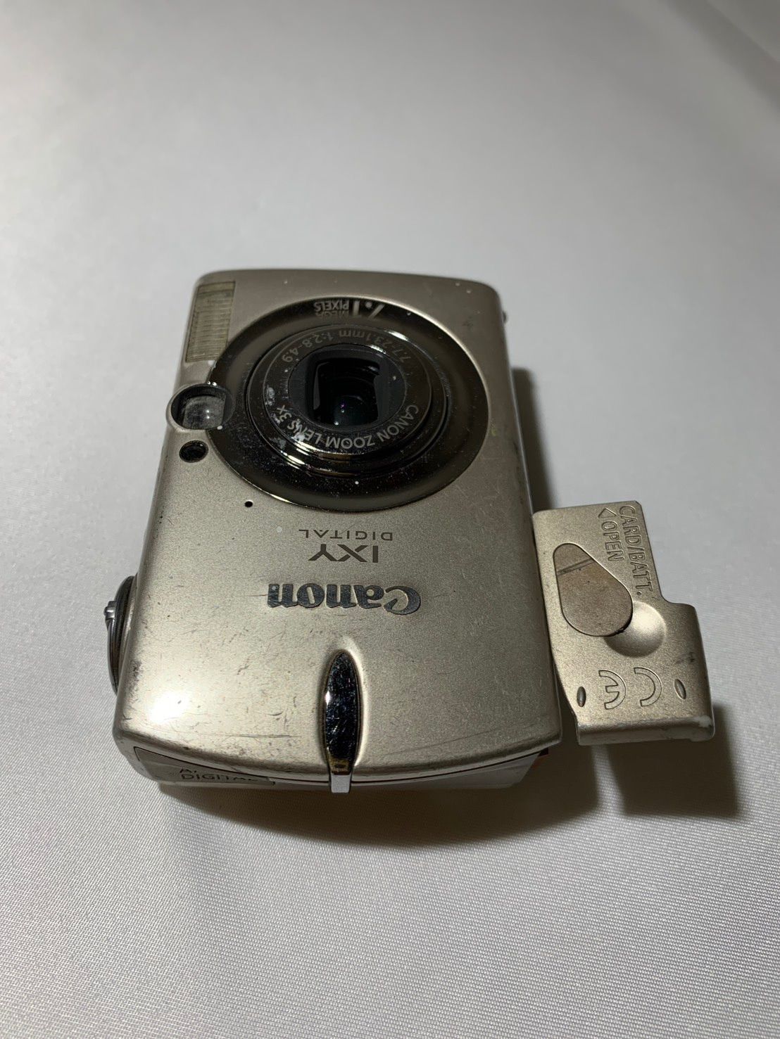 4237 Canon IXY DIGITAL 700 ゴールド ジャンク品 デジカメ【ネ