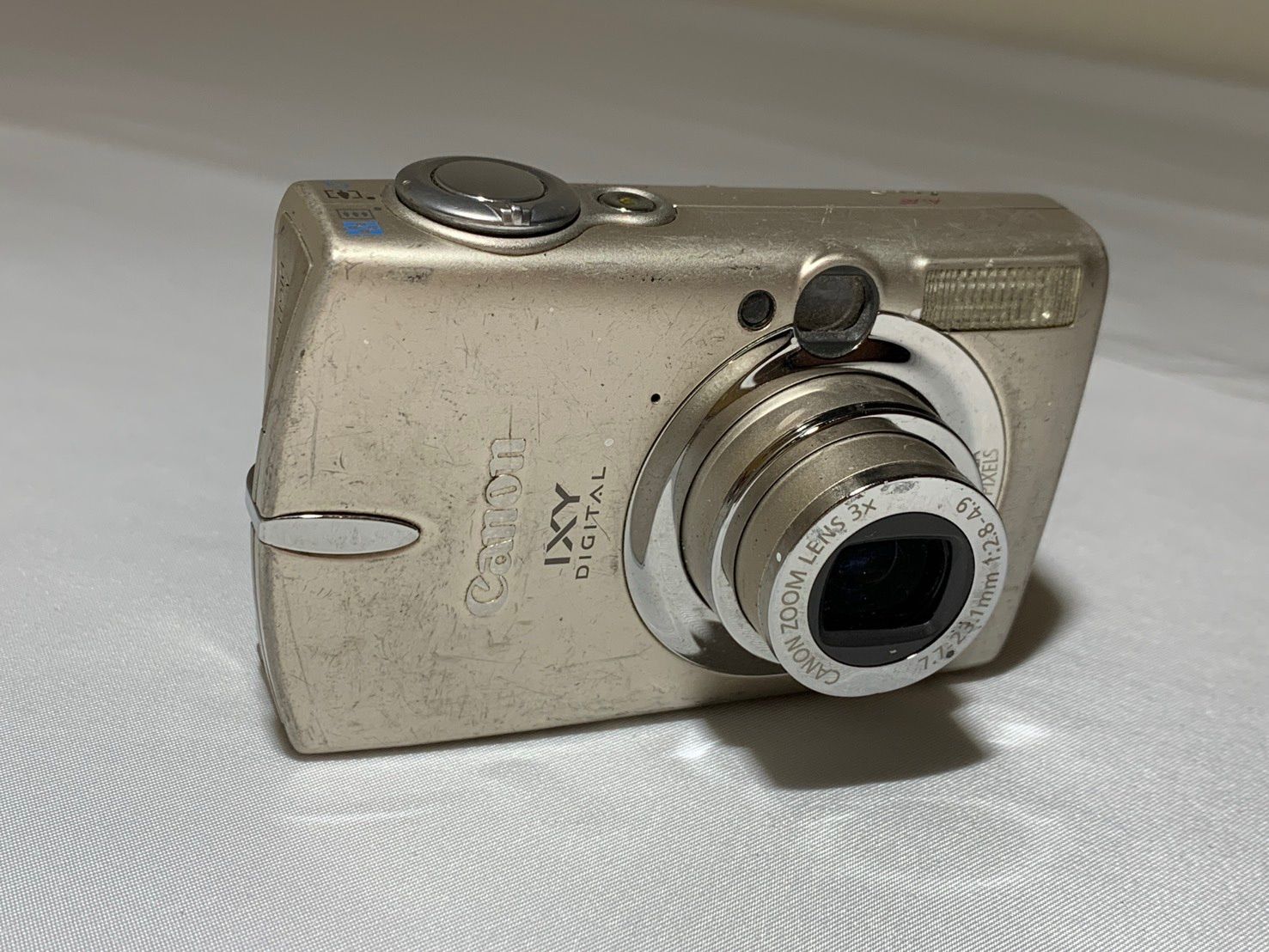 4237 Canon IXY DIGITAL 700 ゴールド ジャンク品 デジカメ【ネ
