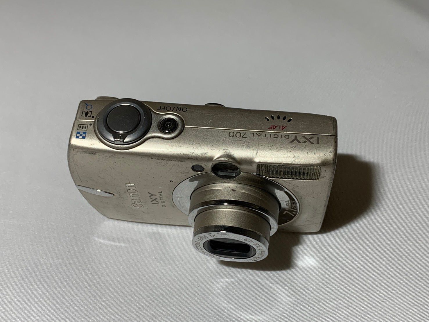 4237 Canon IXY DIGITAL 700 ゴールド ジャンク品 デジカメ【ネ