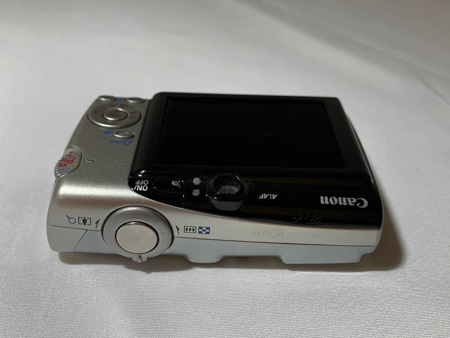 4261 Canon IXY DIGITAL 800 IS シルバー ジャンク品 デジカメ【ネ