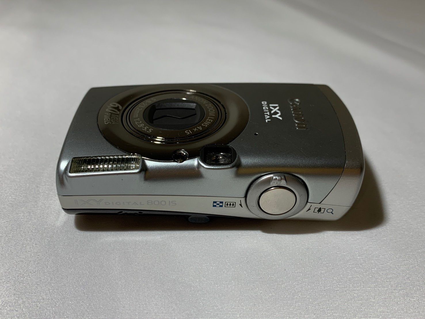 4261 Canon IXY DIGITAL 800 IS シルバー ジャンク品 デジカメ【ネ