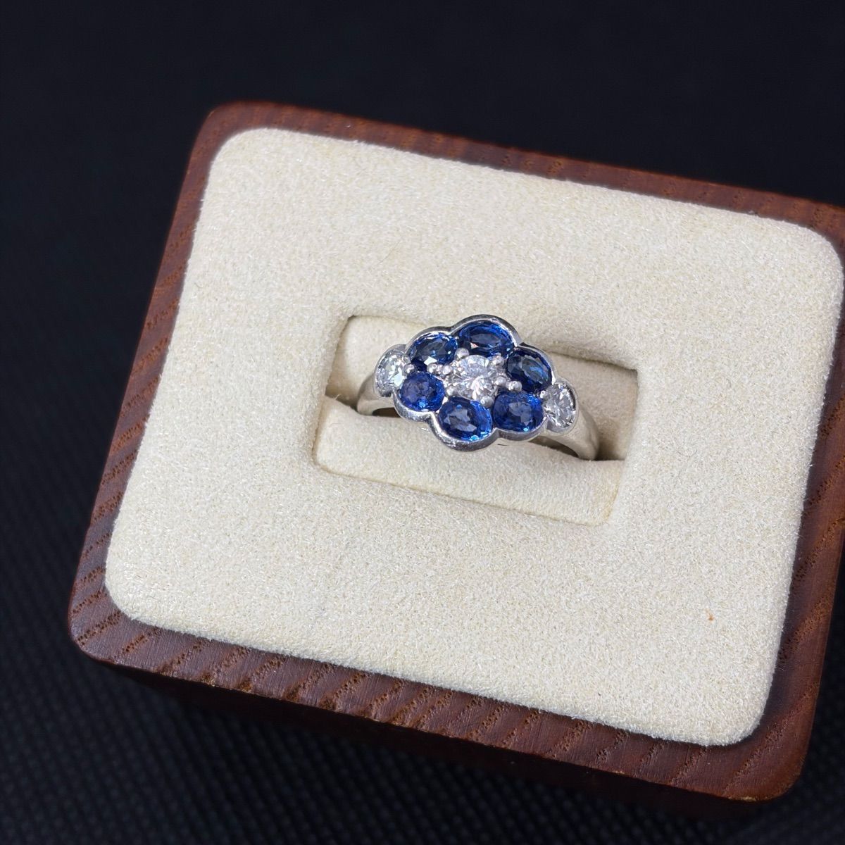 PT900 サファイア 1.48ct ダイヤモンド 0.52ct フラワーモチーフ
