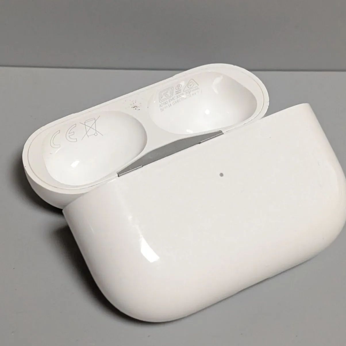 11」Apple【 MWP22J/A airpods pro 第1世代 Lightning充電ケースのみ