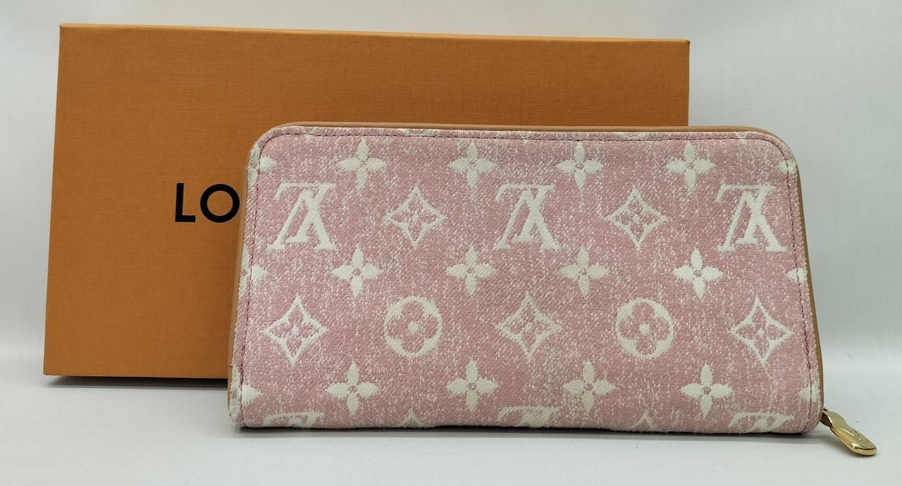 LOUIS VUITTON 型番：M81182 モノグラムジャカード ジッピーウォレット